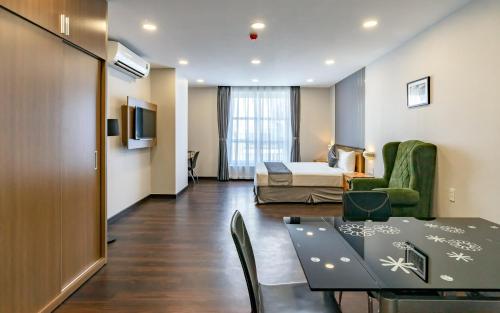 Ein Sitzbereich in der Unterkunft Emerald Central