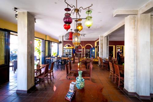 Restaurace v ubytování Inthira Thakhek
