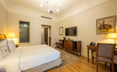Televisyen dan/atau pusat hiburan di Pera Palace Hotel