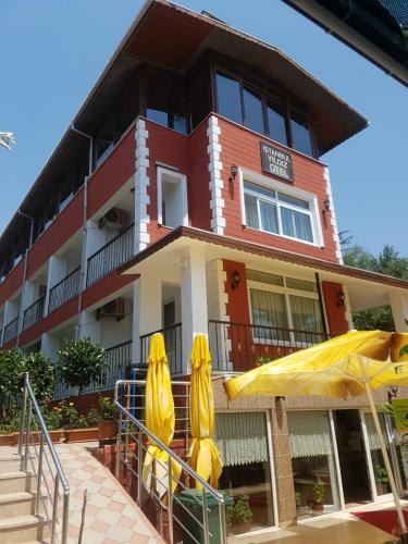 Bangunan di mana terletaknya hotel