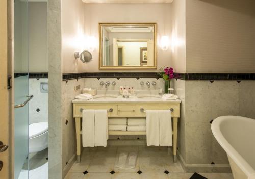Bilik mandi di Pera Palace Hotel