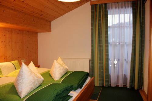 מיטה או מיטות בחדר ב-Josef und Alexandra Ganner