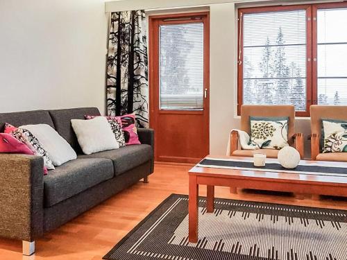 Posezení v ubytování Holiday Home Karhunvartijan linna c17 by Interhome