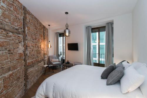 A bed or beds in a room at Preciados Gran Via Luxury Callao