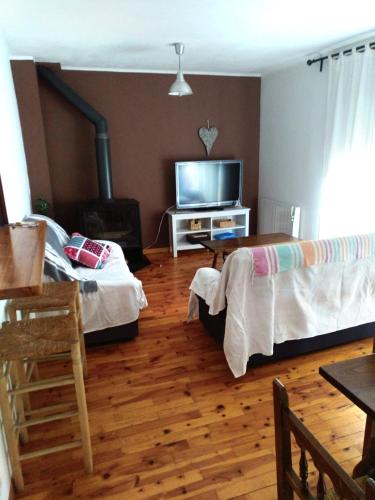 TV/trung tâm giải trí tại Apartament a Alp de Cerdanya