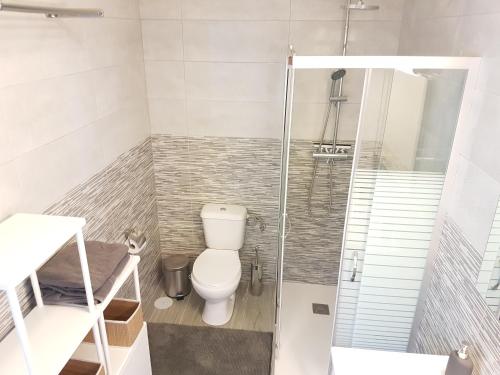 Ένα μπάνιο στο CENTRAL LUXURIOUS apartment WiFi Netflix