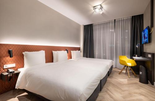 Un pat sau paturi într-o cameră la Hotel New Kit