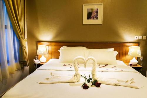 Un ou plusieurs lits dans un hébergement de l'établissement Fiori Hotel Suites