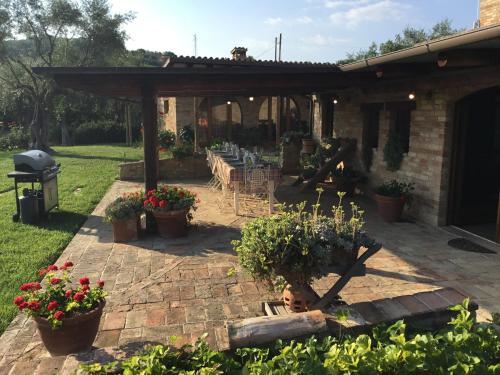 a patio with a bunch of plants and flowers at La Villa degli Ulivi in Fermo