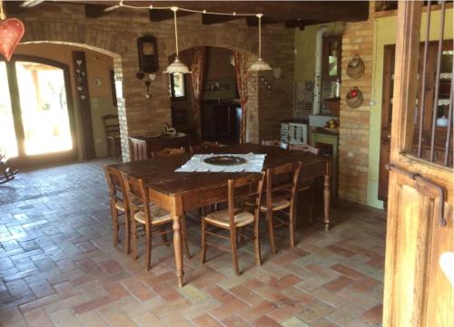 a wooden table and chairs in a kitchen at La Villa degli Ulivi in Fermo