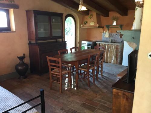 a kitchen with a wooden table and chairs at La Villa degli Ulivi in Fermo