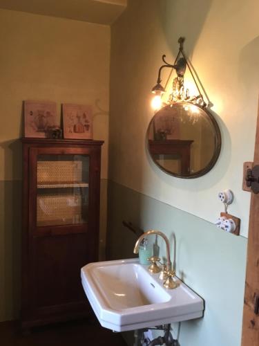 a bathroom with a sink and a mirror at La Villa degli Ulivi in Fermo