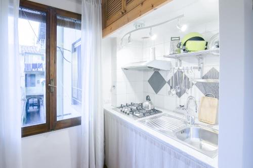 A kitchen or kitchenette at San Niccolò Loft by Mmega