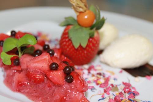 a plate of food with strawberries and berries on it at Jägerhof Putzkau in Putzkau