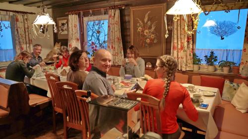 Restoran atau tempat makan lain di Gästehaus Zum Tauern