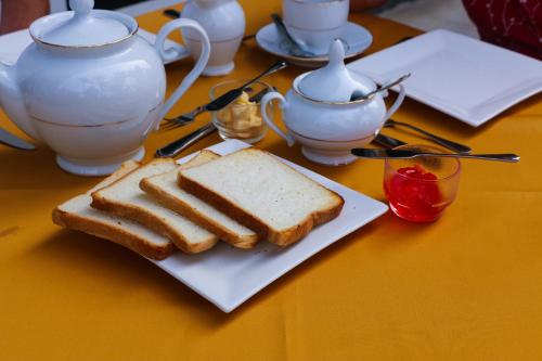 Gallery image of OCEAN EDGE HIKKA in Hikkaduwa