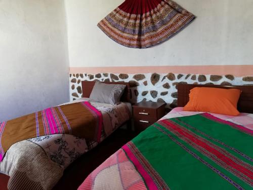 Un pat sau paturi într-o cameră la Wayra Wasi