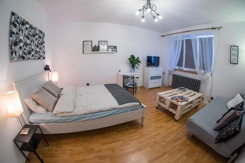 Llit o llits en una habitació de Apartament Turkusowy - Kraków, Kazimierz