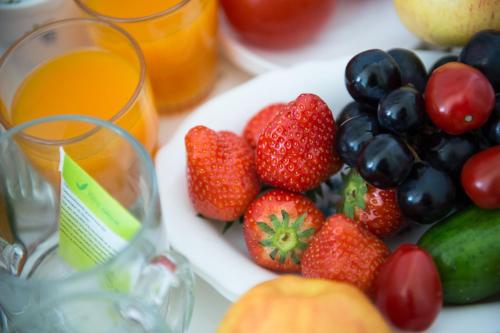 a plate of fruit and vegetables on a table at B&B Molenaar in Buren
