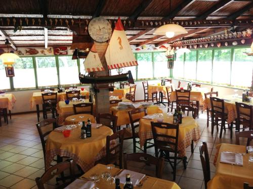 Restoran ili drugo mesto za obedovanje u objektu Campeggio Al Bosco