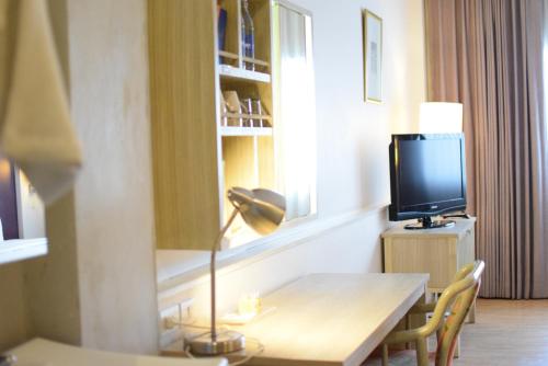 TV a/nebo společenská místnost v ubytování Trang Hotel Bangkok - SHA Plus