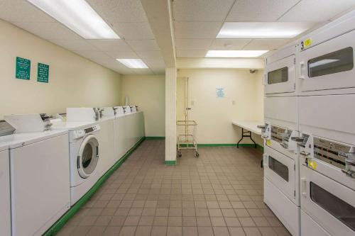 a laundry room with a washer and dryer at Beachside Hotel & Suites Cocoa Beach - Port Canaveral in Cocoa Beach
