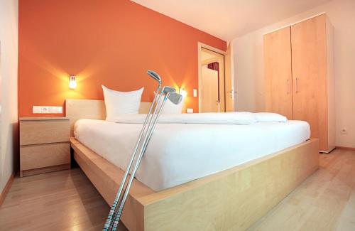 a hotel room with a large bed with a vacuum at Bergkristall in Brand