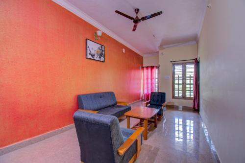 Posezení v ubytování Holidayincoorg Cozy Nest