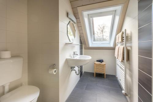 Kylpyhuone majoituspaikassa Haus Biederstaedt