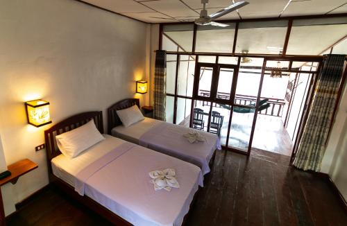 Tempat tidur dalam kamar di Dokchampa Guesthouse