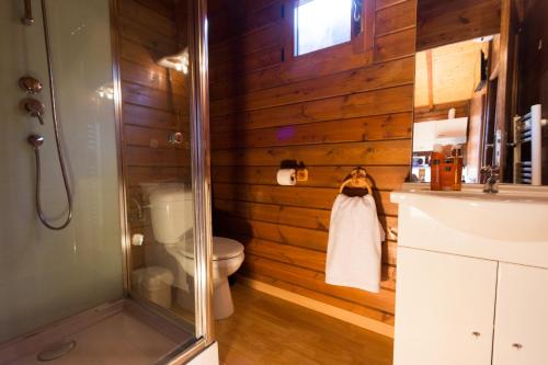 Kylpyhuone majoituspaikassa Camping Esponellà