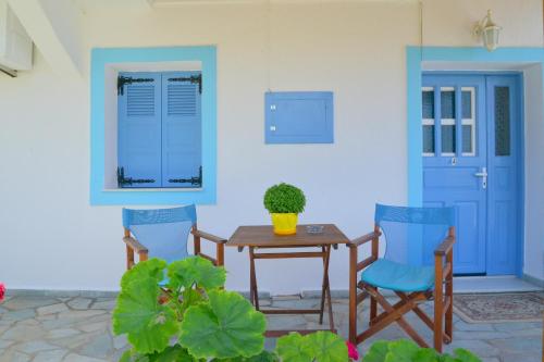 Gambar di galeri bagi Jimmy's Studios di Plaka Milou