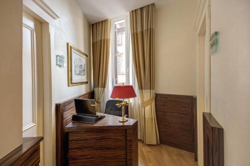 a room with a desk with a laptop computer on it at 939 Hotel in Rome