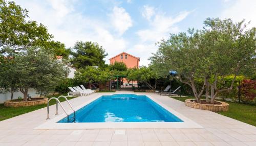 Bazén v ubytování Villa Croatica Apartments nebo v jeho okolí
