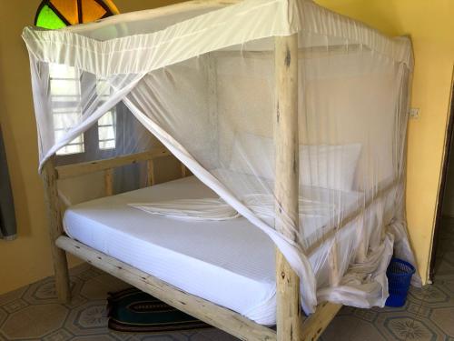 Кровать или кровати в номере Blue Earth Beach Bungalow