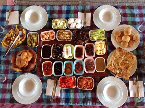 SelendiにあるŞATO Köyevi-Selendiの皿盛り