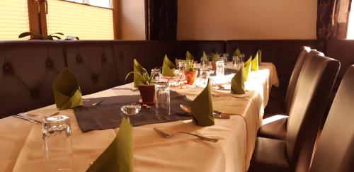 Un restaurante u otro lugar para comer en Hotel Pension Haid