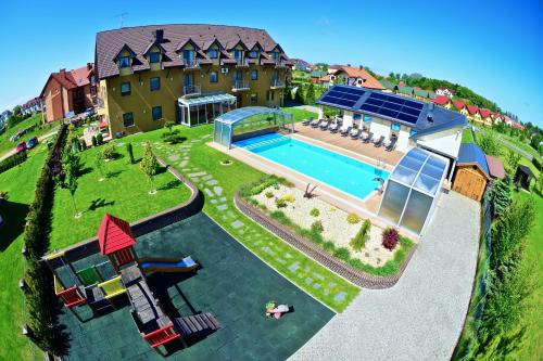 an overhead view of a house with a swimming pool at Seo Rewal in Rewal