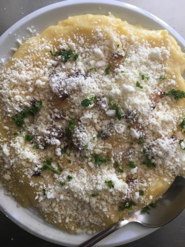 ホテルの敷地内または近くでの食事または食べ物