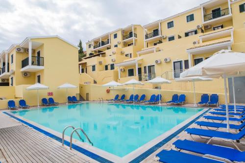 สระว่ายน้ำที่อยู่ใกล้ ๆ หรือใน Corfu Aquamarine Hotel