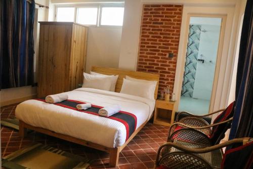 Postel nebo postele na pokoji v ubytování Chibha Classic Inn