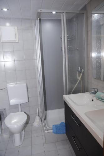 Bilik mandi di Apart Garni Dorfblick