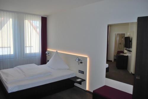 En eller flere senge i et værelse på Hotel am Berg Esslingen