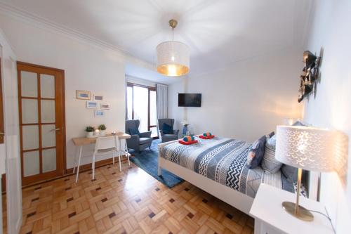a bedroom with a bed and a desk with a chair at Je T'aime Matosinhos Beach in Matosinhos