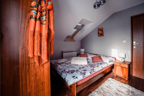 Giường trong phòng chung tại Podhale Agroturystyka u Mikołajki