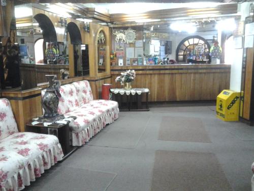 a waiting room with two chairs and a counter at Hotel La Joya in La Paz