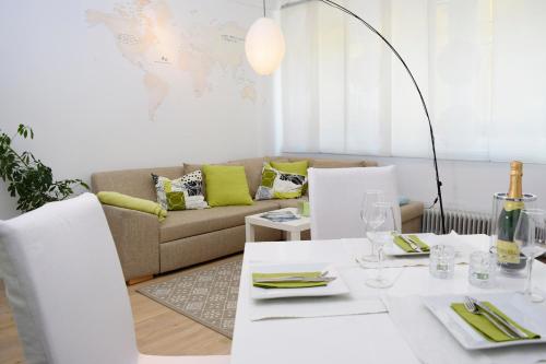a living room with a table and a couch at 3 Zimmer Zentrum , kontaktloser Check in in Klagenfurt