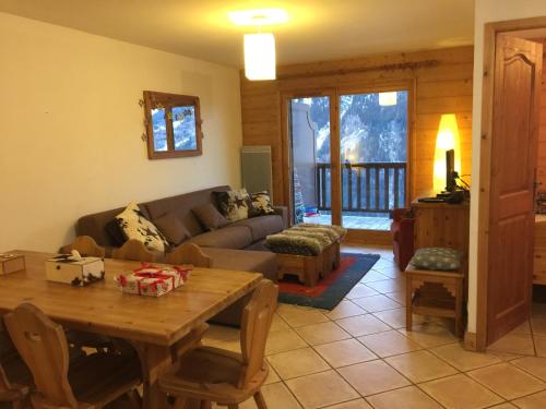 a living room with a couch and a table at appartement fogliettaz in La Thuile Sainte-Foy-Tarentaise