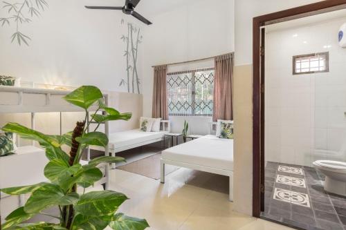 Postel nebo postele na pokoji v ubytování Babel Siem Reap Guesthouse