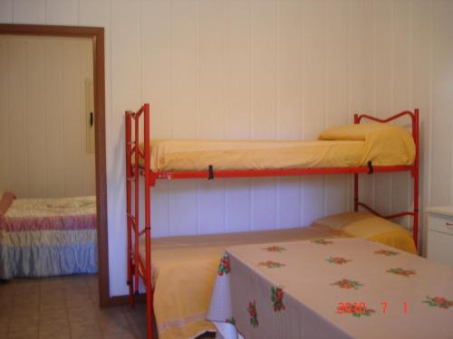 Een stapelbed of stapelbedden in een kamer bij Funno Delle Noci 